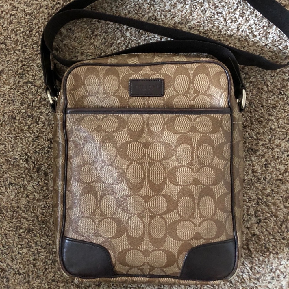 COACH MENS  💼🎒crossbody flight travel bag
